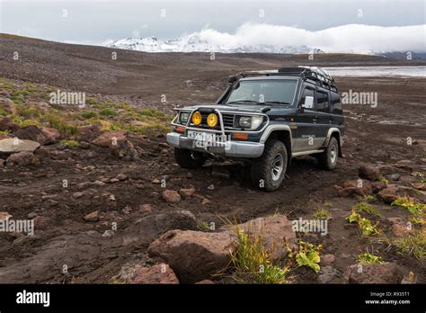 Extreme Off Road Expedition Auto Toyota Land Cruiser Prado Driving On