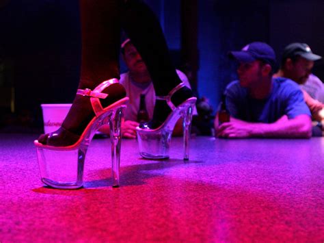 Lap Dance Customer Grabs A Handful Of Stripper’s Cash Nbc 6 South Florida