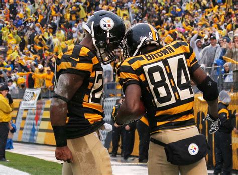 Find the perfect antonio brown leveon bell stock photos and editorial news pictures from getty images. Week 2 Thursday Night NFL Picks: Rivalry Week — Back Of ...