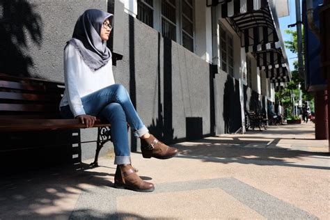 Tomboy style is typically masculine clothing, baggy and void of anything remotely considered girly. Download 9000 Gambar Animasi Muslimah Tomboy Terbaik ...