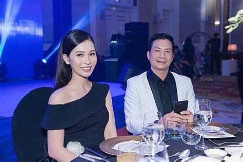Khen xinh một phát là định giá tụt xuống 10 lần quả là lợi hại hơn 6 gió đông của shark bình. Shark Hưng "lộ" vợ Á hậu, tỷ phú Vượng kiếm thêm hơn 2.000 ...