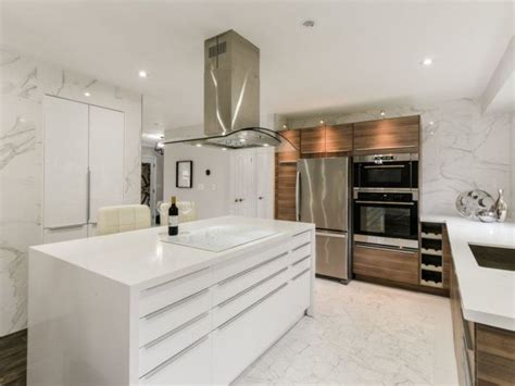 Ikea furniture and home accessories are practical, well designed and affordable. IKEA Kitchen - Beautiful Modern White Glossy RINGHULT and Wood Grain walnut effect VOXTORP ...