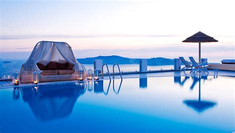 De Luxe 5 Stars Hotels In Santorini Greece