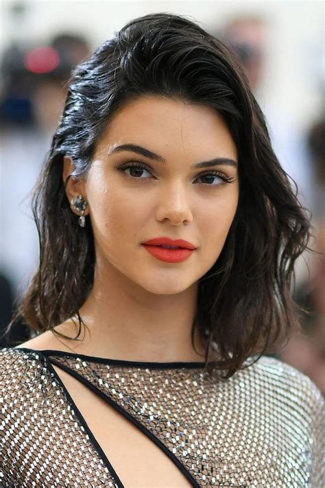 Kendall Jenner Stuck To Her Classic Combo Of Red Lips And Lined Eyes Love The Slicked Over Hair