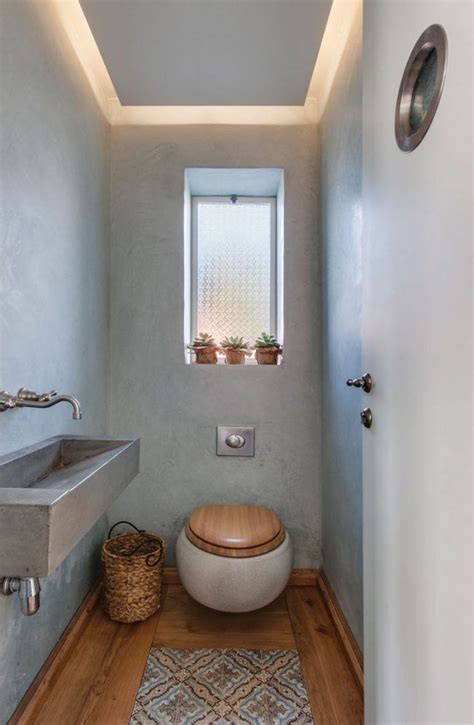 gaeste wc gestalten klein rustikal holzboden toilettensitz holz muster