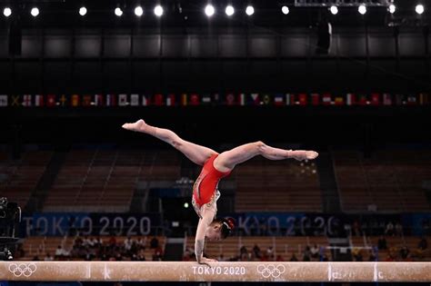 Guan Chenchen Gymnast Chinese Gymnast Guan Triumphs In Womens