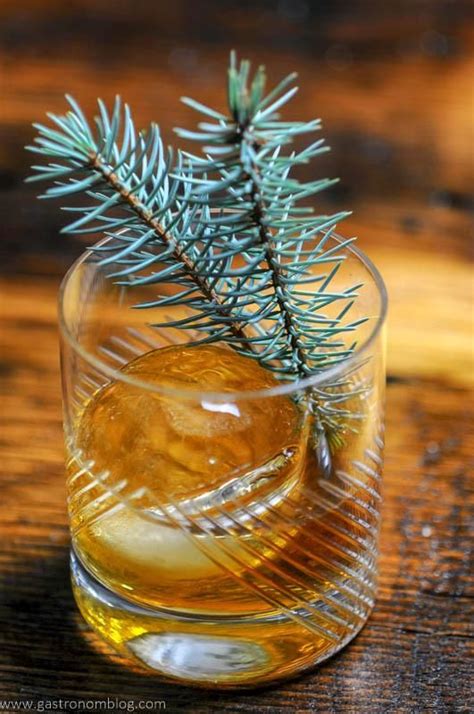 10 bourbon cocktails you need to serve at your next party. Pine Old Fashioned - Bourbon Cocktail for Winter and Christmas