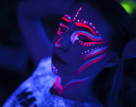 Maquillage Fluo Produits Et Astuces Pour Un Look Festif