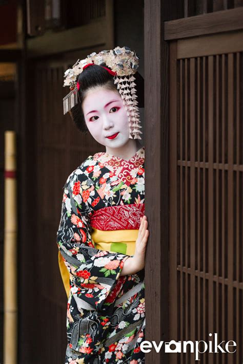 Cherry Blossom Tour Of Japan Maiko Portrait Session Japan Photo Guide