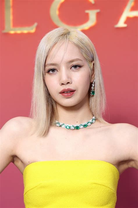 Blackpinks Lisa Wore A Yellow Matching Set For Her Latest Front Row