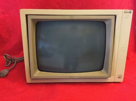The classic bulky screens are great for playing 90s games on to get an authentic gaming experience and add a touch of vintage charm to any room. APPLE II VINTAGE COMPUTER MONITOR A2M2010 GREEN MONOCHROME ...