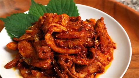 Spicy Korean Stir Fried Pork Dwaejigogi Bokkeum 돼지고기볶음 Win Big Sports