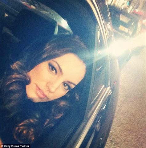 Kelly Brook Shows Off Her Hourglass Curves At Cosmopolitan Awards