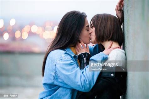 Deux Filles Lesbienne Photos Et Images De Collection Getty Images