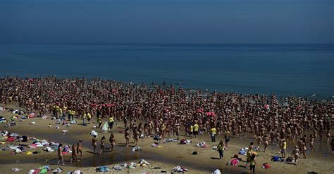 over 2 500 women shed their clothes to break the world record for skinny dipping in ireland