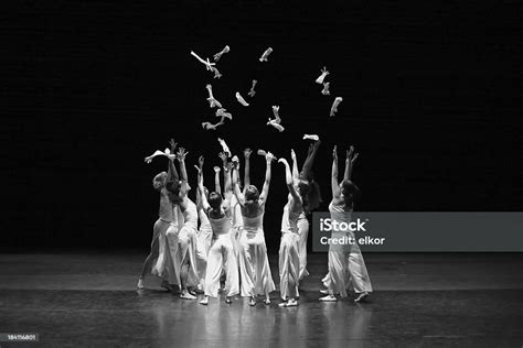 Contemporary Dance Stock Photo Download Image Now Istock