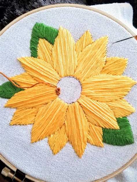 sunflower-embroidery-free-template-simple-embroidery,-flower-embroidery-designs,-embroidery