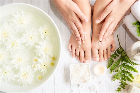How To Give Yourself A Foot Massage Plus 3 Diy Massage Oil Recipes
