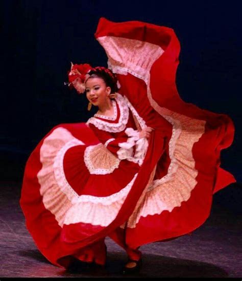 Pin By Laura Moreno On Ballet Folklorico In 2019 Dance Dresses