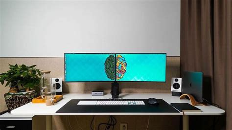 30 Dual Monitor Setup Ideas For Gaming And Productivity In 2021 Dual