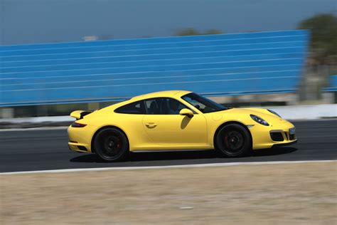Porsche 911 Carrera 4 Gts Coupé Racing Yellow 신형 포르쉐 911 Gts 모델