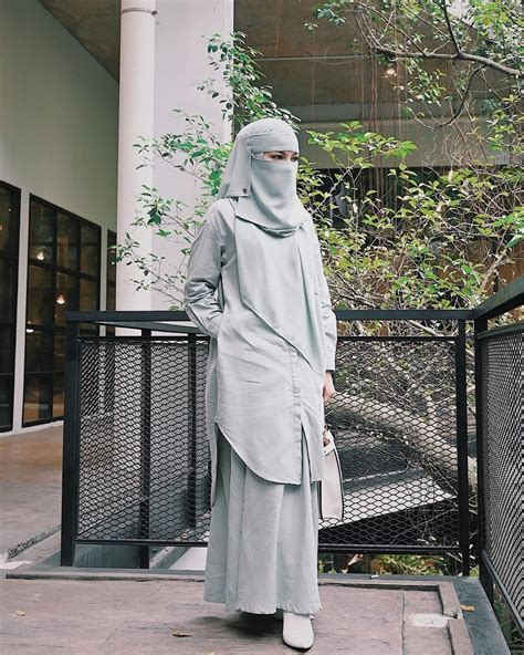 Pin By Nur Halimatusaadiah On Neelofa In 2021 Niqab Fashion Niqab Street Hijab Fashion