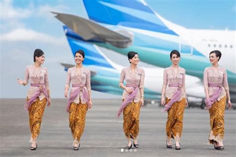 Garuda Indonesia Buka Opsi Pramugari Boleh Berhijab Korporasi