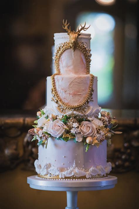 The wedding cake is one of the best parts of the wedding reception! Wedding cake trends 2019 - Love Our Wedding
