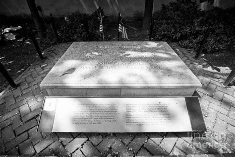 Betsy Ross Grave In The Grounds Of Her House Philadelphia Usa