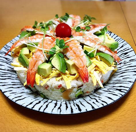 ちらし寿司のケーキのようなお花見・行楽弁当 picnic lunch as a cake of sushi【簡単かわいいキャラ弁レシピ】. ちらし寿司ケーキ/ちひろ | SnapDishスナップディッシュ (ID:KmKyTa)