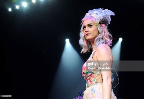 Katy Perry Performs Onstage During The Prismatic World Tour At The Photo Dactualité