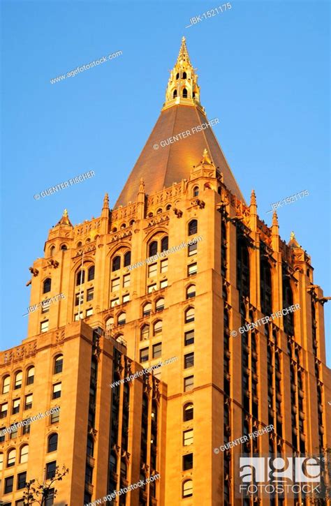 Classic High Rise Architecture Building Of The New York Life Insurance