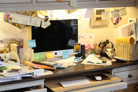 Cluster Desk Mess Desk Messy Desk Desk Clutter Free Home