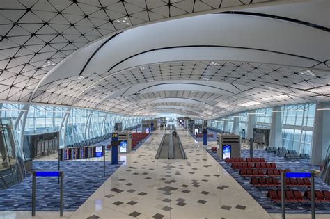 Hong Kong Airport Inaugurates New Midfield Concourse