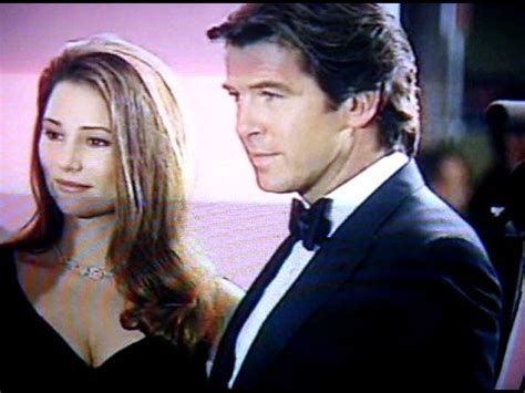 The world is not enough. Pierce Brosnan mit seiner Frau / Pierce Brosnan withe his ...
