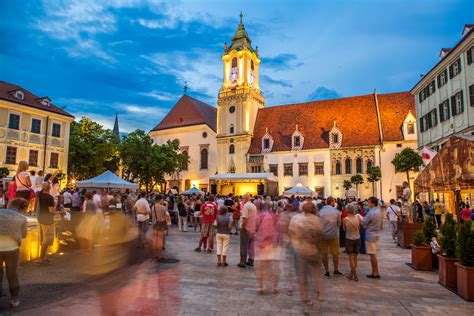 Bratislava, la capital de eslovaquia, alberga 45 embajadas y en todo el país hay un total de 89 consulados y otras dos representaciones. Eslovaquia #DestinoDeLaSemana - Requisitos para Visa