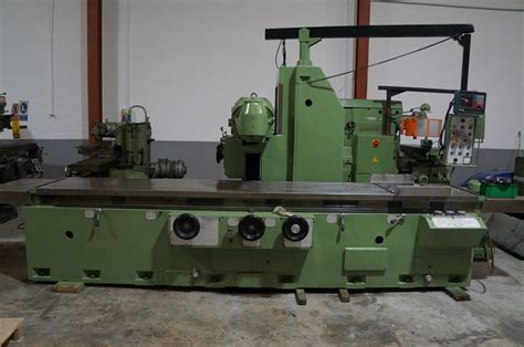 In this machine a vertical column is attached to the bed which consist all gear drives which rotate the knee and saddle. Bed type milling machine ZAYER 3500BF | Lengthwise-milling ...