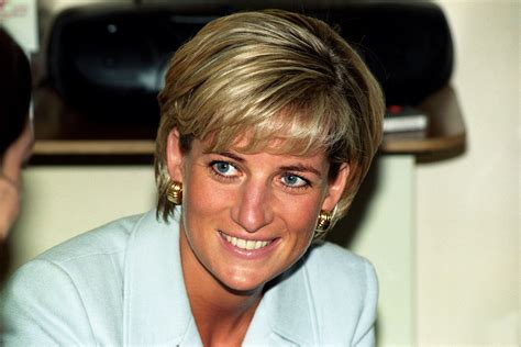 Princess Diana stopped wearing her signature blue eyeliner for this ...
