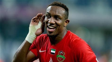 وكان خليل أعلن أنه أصيب بكورونا ودخل المستشفى ثم خرج قبل أيام، قبل أن تتدهور حالته الصحية مجددا، ما أدى إلى نقله إلى المستشفى و أكد نقيب المهن. عقب استبعاده من "الأبيض".. متى يعود أحمد خليل؟