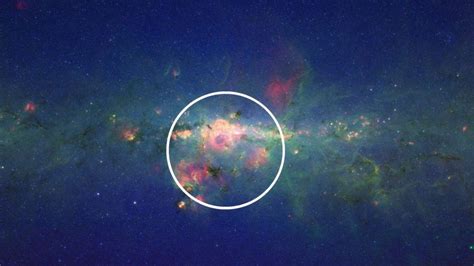 Something Strange Is Glowing At The Center Of The Milky Way — Curiosmos
