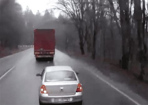 Video Insane Motorist Rages When Sandwiched Between Two Trucks