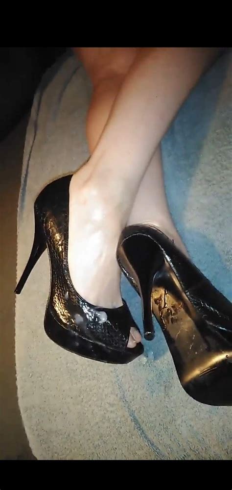 her heels my cum r cumonshoes