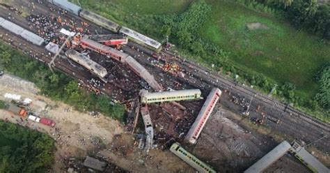 Kecelakaan Kereta Api Di India 288 Meninggal Dan 900 Orang Terluka