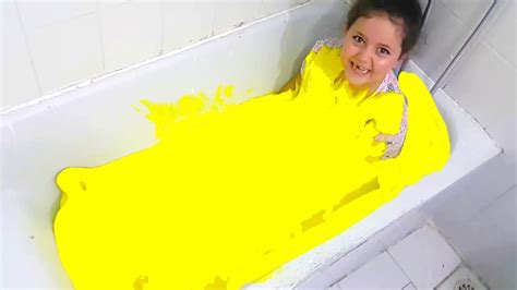 küvet dolusu sapsarı slime challenge slime challenge in bathroom 20 kg slimee youtube