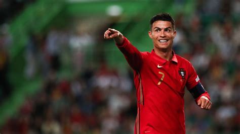 Cristiano Ronaldo El Capitán Y Emblema De Portugal En La Copa Del