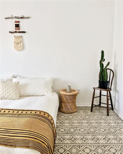 Jun 09, 2021 · in collaboration with 30 other fabulous bloggers, today i am sharing a summer tour of my fixer upper.you don't want to miss out on all of the diverse decorating inspo this blog hop has to offer below… My Boho Bedroom Inspo — Black & Blooms in 2020 | Boho ...