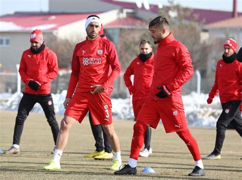 Dakikada demir grup sivasspor öne geçti. Sivasspor, Kasımpaşa maçına hazır - Sivas Haberleri