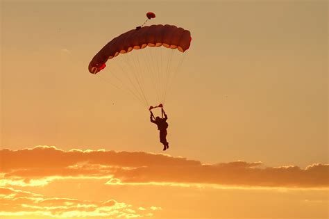 Sunset Skydiving The Armys Red Berret Precision Skydiving Flickr