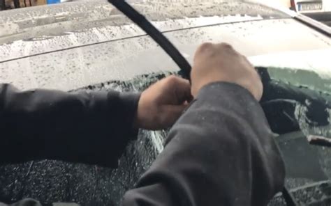 How To Change Wiper Blades On A Smart Forfour Car Ownership Autotrader