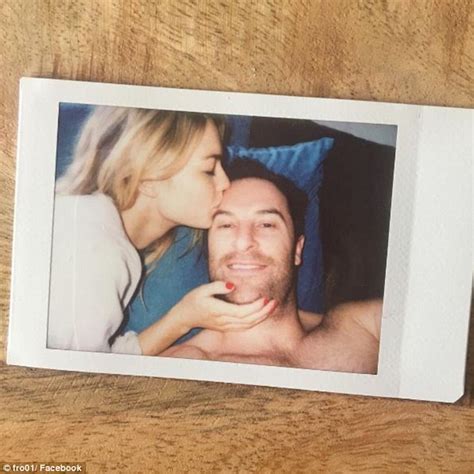 The Bachelorette S Sam Frost Plays Pool At A Bar Daily Mail Online
